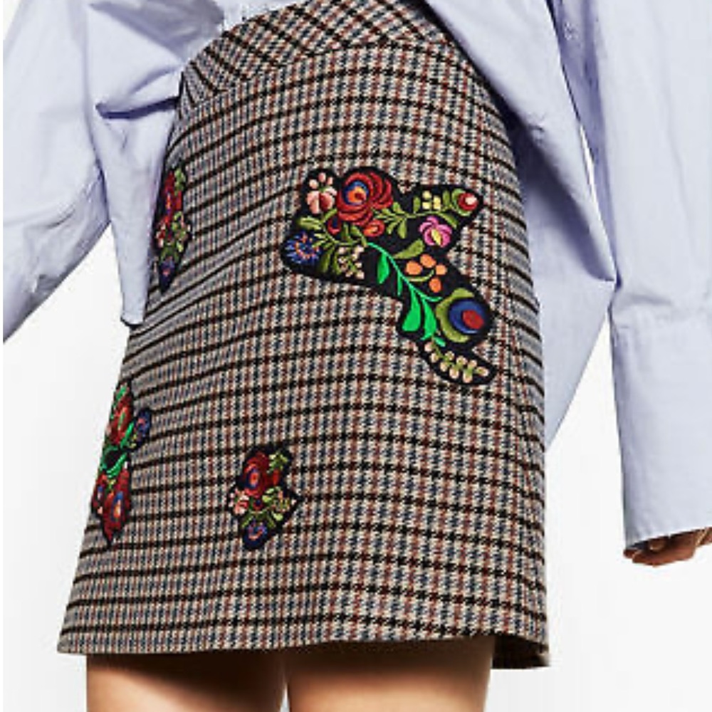 ZARA mini skirt highwaist slight A-line brown plaid with appliqué size XS
